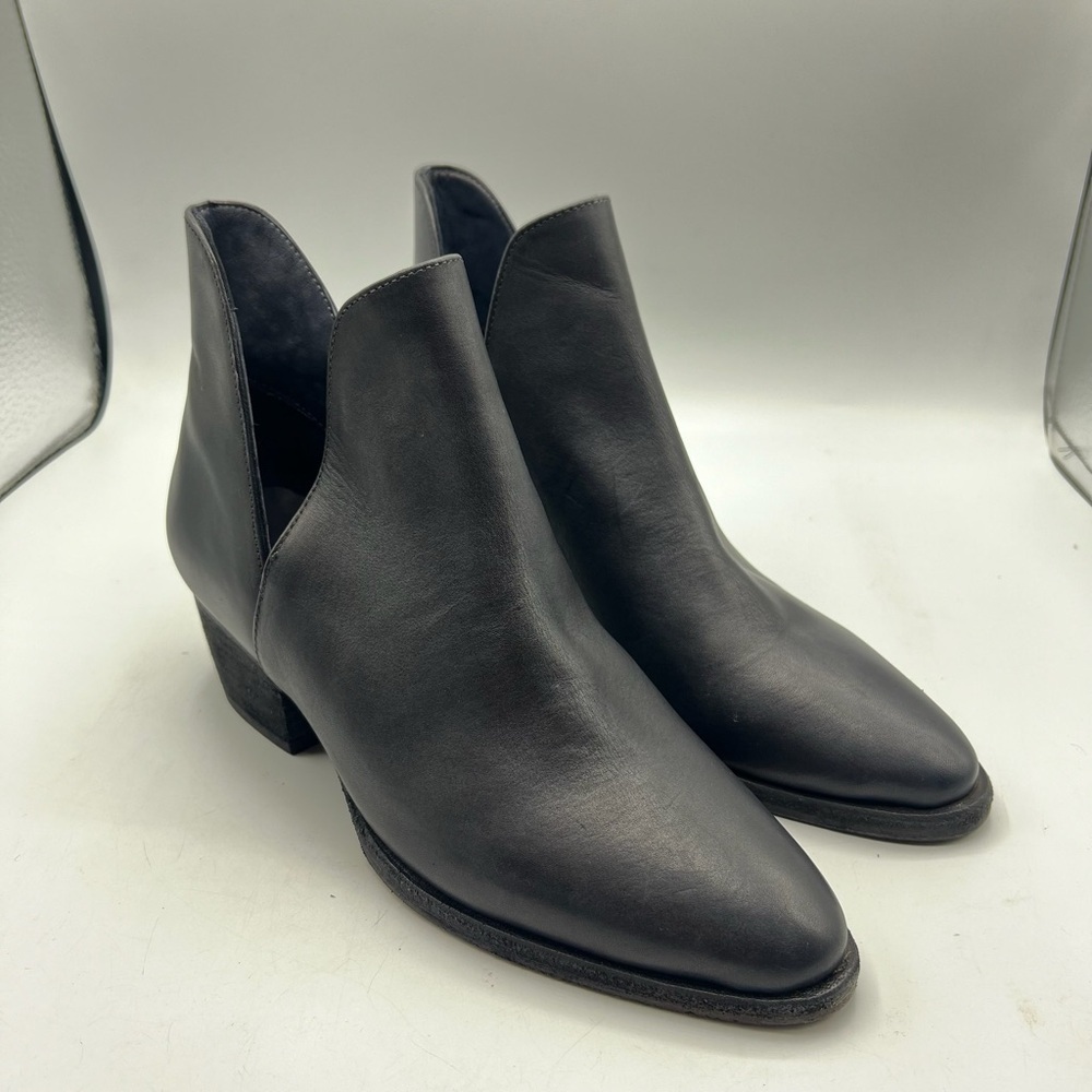 FREE PEOPLE Sz 36/ 6 CHARM DOUBLE V ANKLE BOOTIES POINTED TOE Black Leather